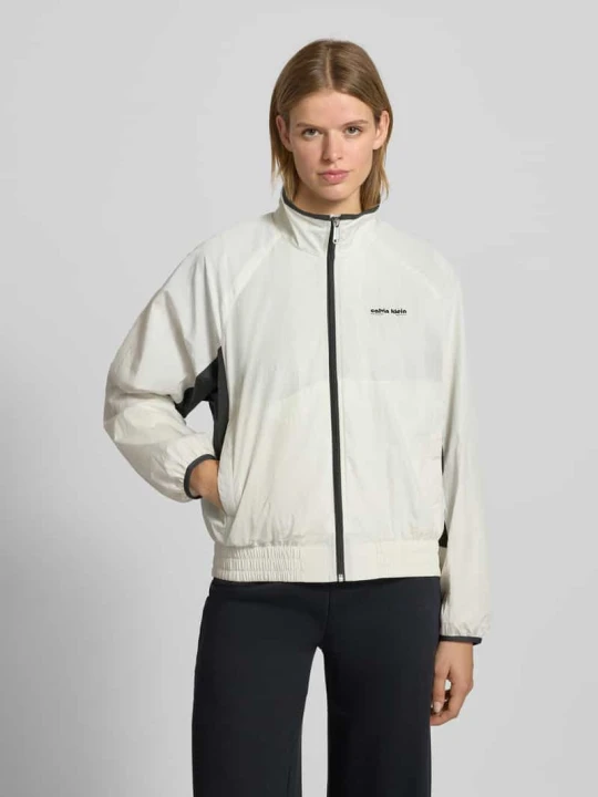 Zdjęcie produktu Kurtka o kroju regular fit z wyhaftowanym logo model ‘Retro’ Calvin Klein Jeans Écru