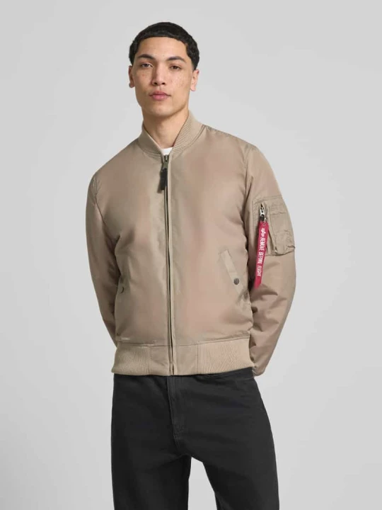 Zdjęcie produktu Kurtka o kroju regular fit ze stójką Alpha Industries Piaskowy