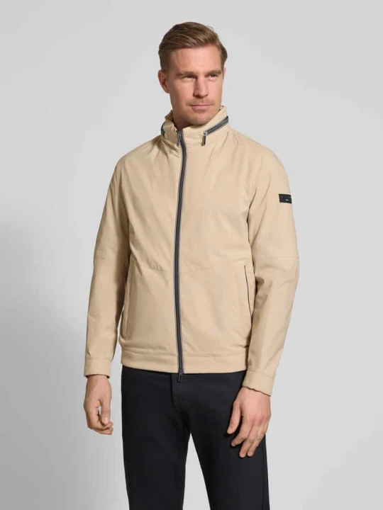 Zdjęcie produktu Kurtka o kroju regular fit ze stójką Bugatti Camel