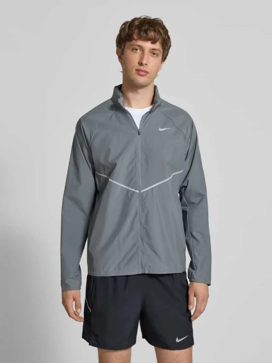 Zdjęcie produktu Kurtka o kroju regular fit ze stójką model 'Miler' Nike Średnioszary