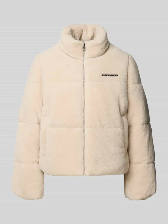 Zdjęcie produktu kurtka o kroju relaxed fit w imitacji futerka model 'GEORGIA' Pegador Beżowy