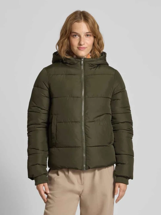 Zdjęcie produktu Kurtka pikowana o kroju regular fit z kapturem model ‘BEE NEW’ Pieces Khaki