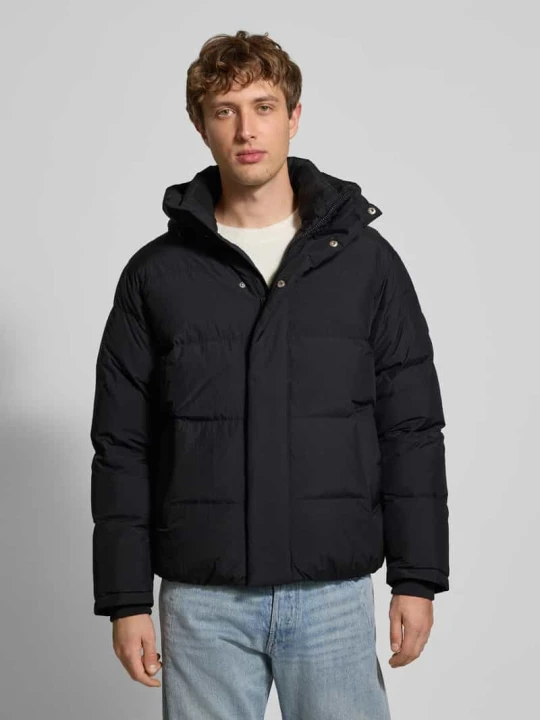 Zdjęcie produktu Kurtka pikowana o kroju regular fit z kapturem Tommy Jeans Czarny