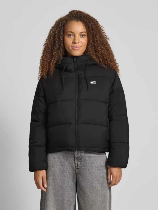 Zdjęcie produktu Kurtka pikowana o kroju regular fit z kapturem Tommy Jeans Czarny