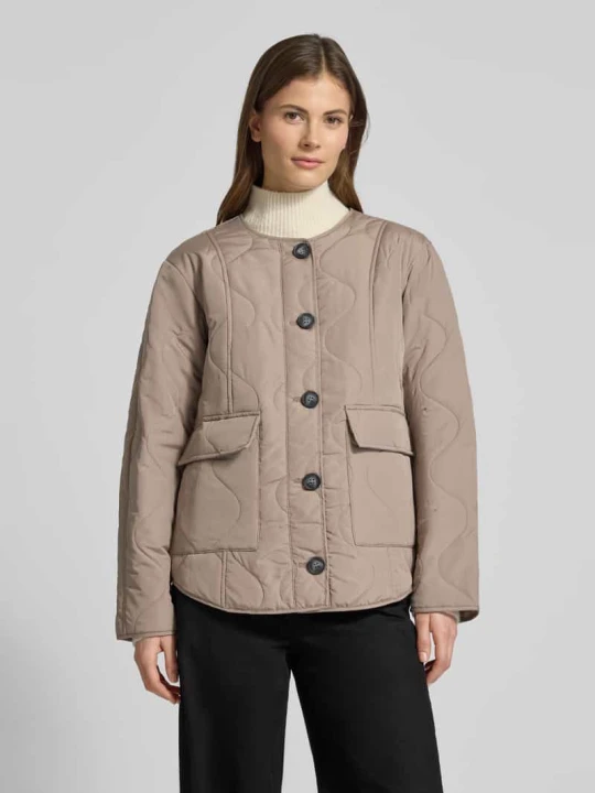 Zdjęcie produktu Kurtka pikowana o kroju regular fit z kieszeniami z patkami model 'MILLIE' Vero Moda Beżowy