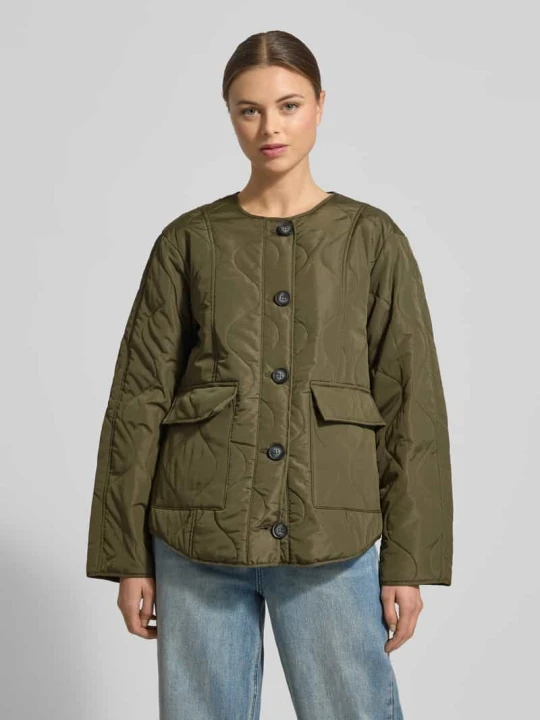 Zdjęcie produktu Kurtka pikowana o kroju regular fit z kieszeniami z patkami model 'MILLIE' Vero Moda Khaki