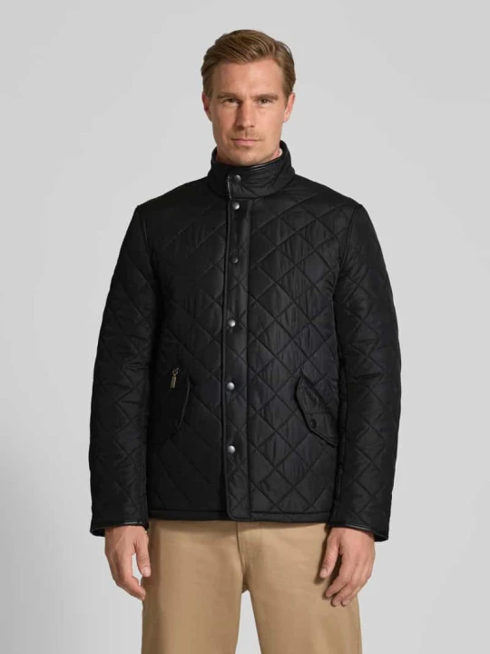 Zdjęcie produktu Kurtka pikowana o kroju regular fit z kieszeniami z patką model ‘POWELL’ Barbour Czarny