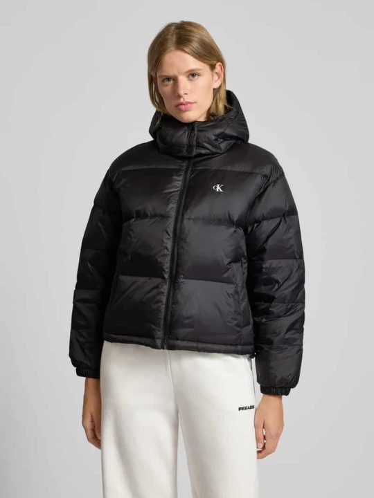 Zdjęcie produktu Kurtka pikowana o kroju regular fit z nadrukiem logo model ‘Midweight’ Calvin Klein Jeans Czarny