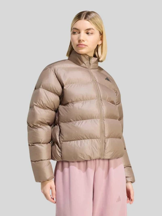Zdjęcie produktu kurtka pikowana o kroju regular fit z nadrukiem z logo Adidas