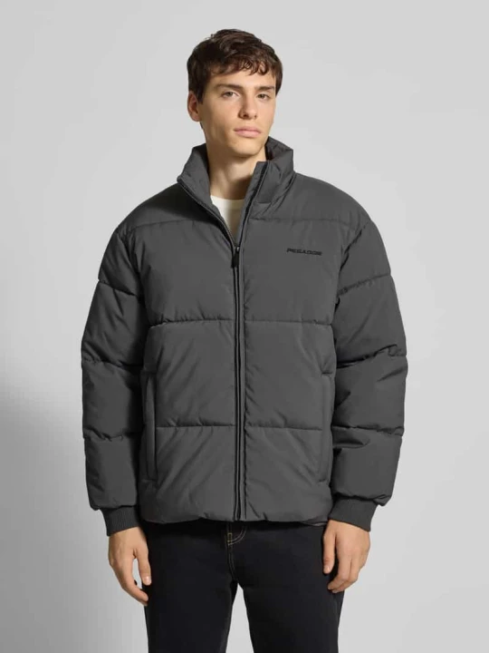 Zdjęcie produktu Kurtka w stylu puffer o kroju regular fit z wyhaftowanym logo model 'Solin' Pegador Ciemnoszary