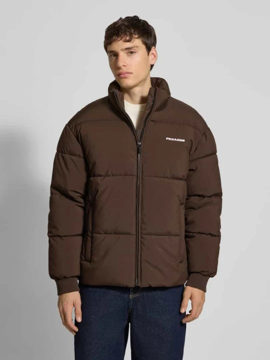Zdjęcie produktu Kurtka w stylu puffer o kroju regular fit z wyhaftowanym logo model 'Solin' Pegador Ciemnobrązowy