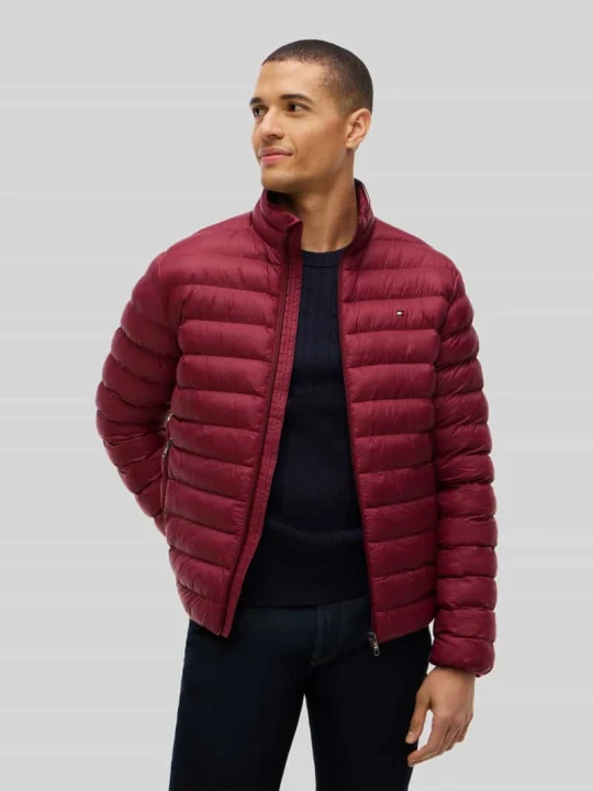 Zdjęcie produktu Kurtka pikowana o kroju regular fit z wyhaftowanym logo Tommy Hilfiger Bordowy