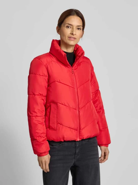 Zdjęcie produktu Kurtka pikowana o kroju regular fit ze stójką model ‘LIGARIO’ Vero Moda Czerwony