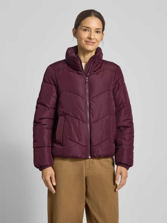 Zdjęcie produktu Kurtka pikowana o kroju regular fit ze stójką model ‘LIGARIO’ Vero Moda Bordowy