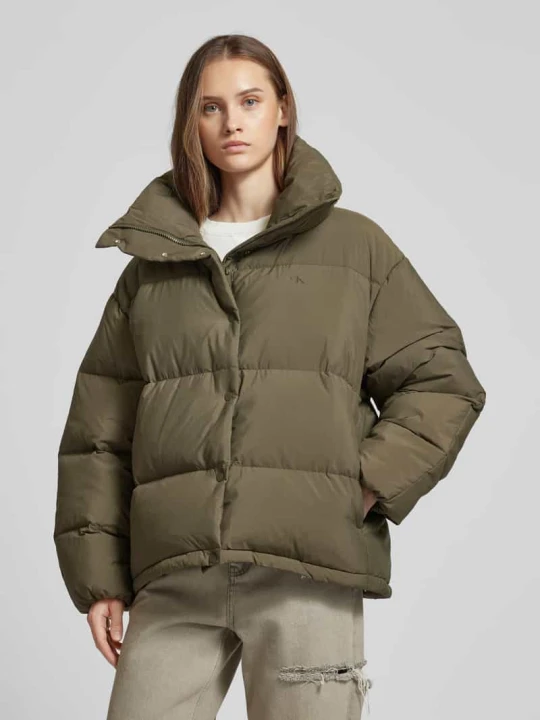 Zdjęcie produktu Kurtka pikowana o kroju relaxed fit z wypełnieniem puchem i pierzem Calvin Klein Jeans Średniobrązowy