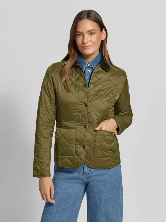Zdjęcie produktu Kurtka pikowana o kroju shaped fit z kołnierzem ze sztruksu model 'DEVERON' Barbour Oliwkowy