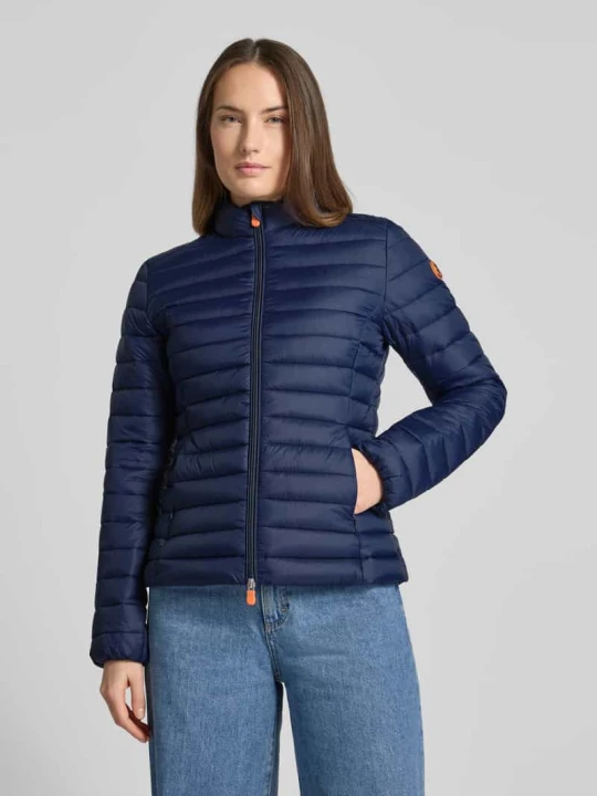 Zdjęcie produktu Kurtka pikowana o kroju krój slim fit z ocieplaną stójką model 'Carly' Save The Duck Granatowy