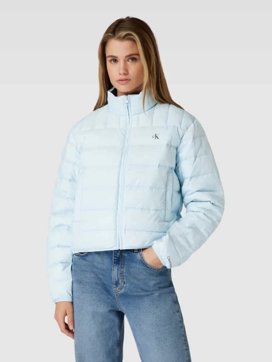 Zdjęcie produktu Kurtka pikowana z detalem z logo Calvin Klein Jeans Jasnoniebieski