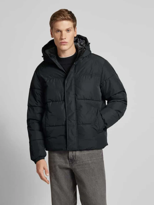 Zdjęcie produktu Kurtka pikowana z kapturem model ‘BRADLEY’ Jack&Jones Czarny