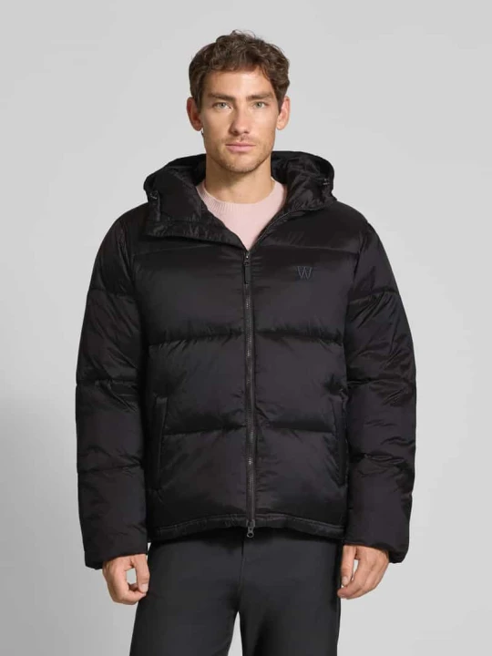 Zdjęcie produktu Kurtka pikowana z kapturem model ‘CLAUS PUFFER JACKET’ Wood Wood Czarny