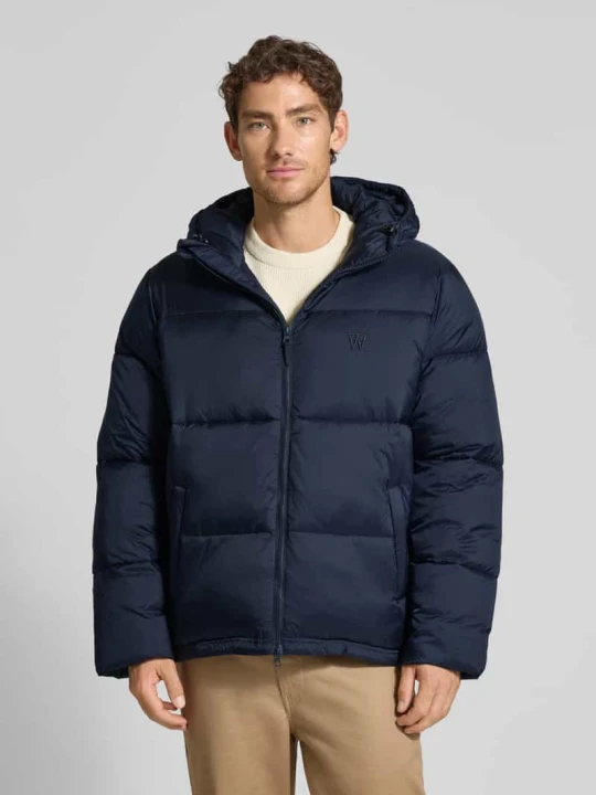 Zdjęcie produktu Kurtka pikowana z kapturem model ‘CLAUS PUFFER JACKET’ Wood Wood Granatowy