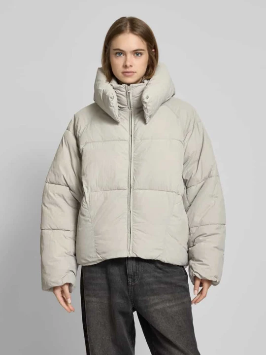Zdjęcie produktu Kurtka pikowana z kapturem model ‘CODDY’ Noisy May Jasnoszary