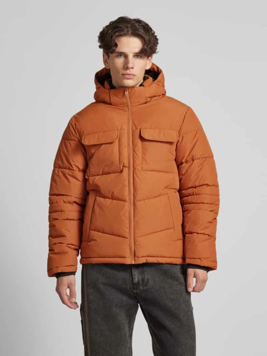 Zdjęcie produktu Kurtka pikowana z kieszeniami na piersi Jack&Jones Czerwony