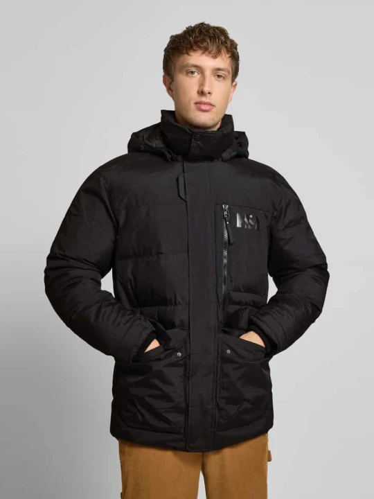 Zdjęcie produktu Kurtka pikowana z kieszeniami z patką model ‘TROMSOE’ Helly Hansen Czarny