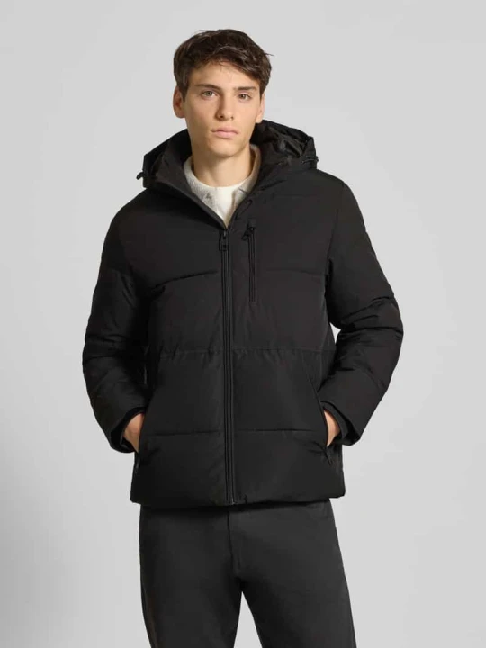 Zdjęcie produktu Kurtka pikowana z kieszeniami zapinanymi na zamek błyskawiczny model ‘OWEN’ Jack&Jones czarny