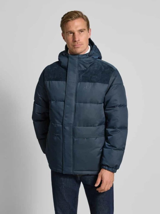 Zdjęcie produktu Kurtka w stylu puffer z krytym zamkiem błyskawicznym i wyhaftowanym logo Calvin Klein Jeans Ciemnoniebieski