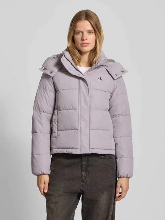 Zdjęcie produktu Kurtka pikowana z logo i wpuszczanymi kieszeniami Calvin Klein Jeans Jasnoszary