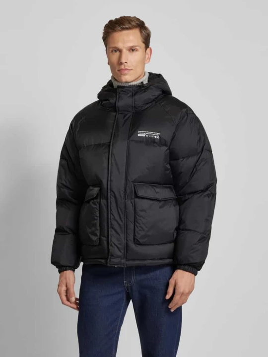 Zdjęcie produktu Kurtka pikowana z nadrukiem z logo model ‘ZUMO’ Woodbird Czarny