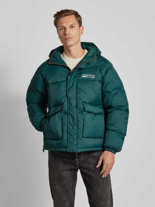 Zdjęcie produktu Kurtka pikowana z nadrukiem z logo model ‘ZUMO’ Woodbird Zielony