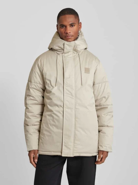Zdjęcie produktu Kurtka pikowana z naszywką z logo model ‘FAWARIS’ Guess Beżowy