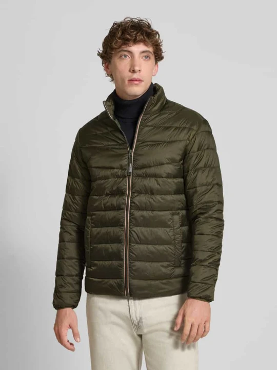 Zdjęcie produktu Kurtka pikowana z wpuszczanymi kieszeniami Jack&Jones Oliwkowy