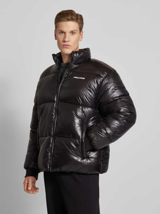 Zdjęcie produktu Kurtka pikowana z wyhaftowanym logo model ‘SOLIN’ Pegador Czarny