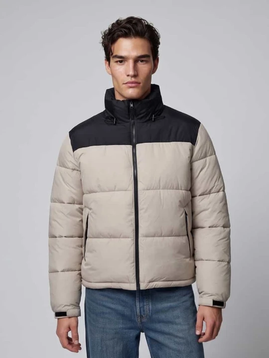 Zdjęcie produktu Kurtka pikowana z wysoką stójką model 'ONSMAVERICK' Only & Sons Piaskowy