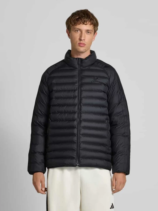 Zdjęcie produktu Kurtka pikowana ze stójką i nadrukiem z logo adidas Originals Czarny
