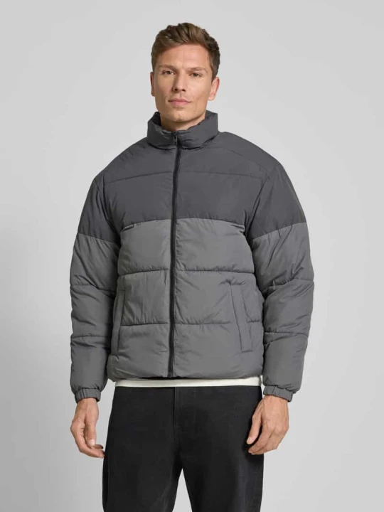 Zdjęcie produktu Kurtka pikowana ze stójką model ‘MAZE’ Jack&Jones Średnioszary