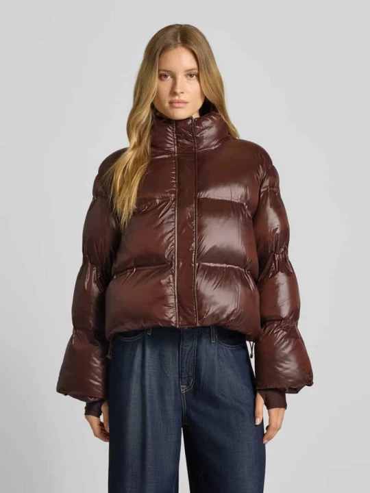 Zdjęcie produktu Kurtka pikowana ze stójką model ‘Rhea’ NEO NOIR Ciemnobrązowy
