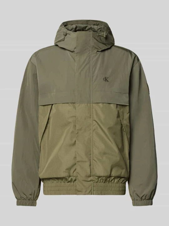 Zdjęcie produktu kurtka przeciwdeszczowa o kroju regular fit z karczkiem Calvin Klein Jeans Khaki