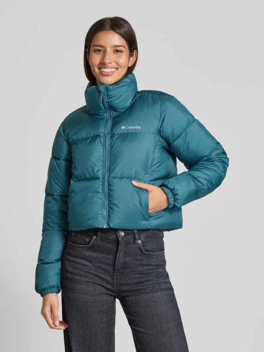 Zdjęcie produktu Kurtka puchowa cropped z nadrukiem logo model 'Puffect™' Columbia Petrol