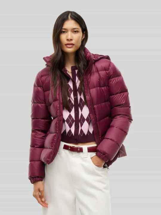 Zdjęcie produktu kurtka puchowa krój regular fit ze sztucznego futra Tommy Jeans Bordowy