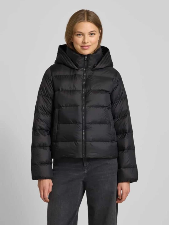 Zdjęcie produktu Kurtka puchowa o kroju regular fit z naszywką z logo Tommy Hilfiger czarny