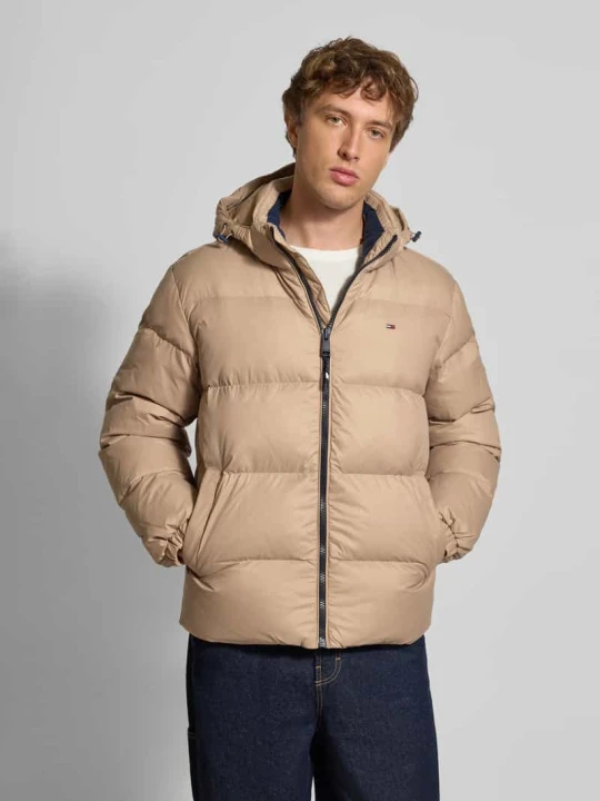 Zdjęcie produktu Kurtka puchowa o kroju regular fit z wyhaftowanym logo Tommy Jeans Beżowy