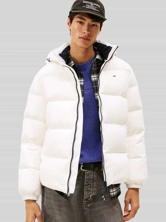 Zdjęcie produktu kurtka puchowa o kroju relaxed fit z kapturem Tommy Jeans Złamany biały
