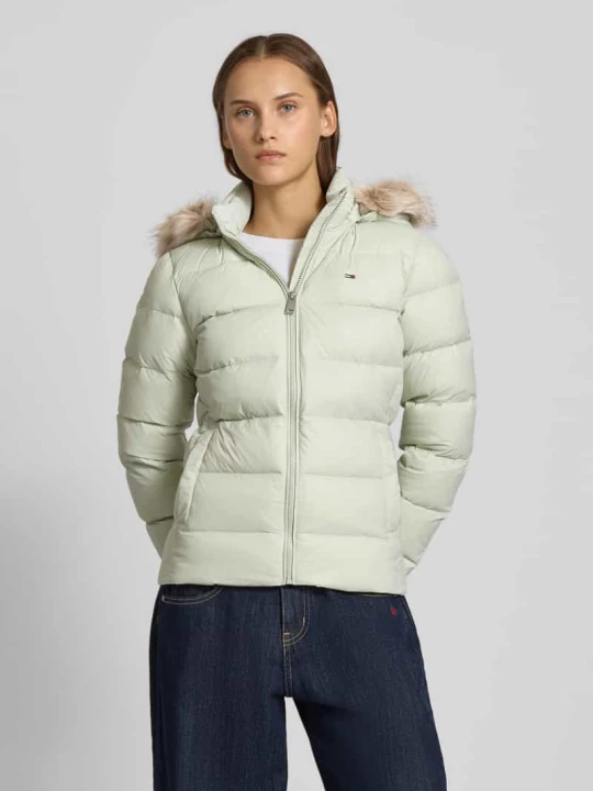 Zdjęcie produktu Kurtka puchowa o kroju shaped fit z wyhaftowanym logo Tommy Jeans Miętowy