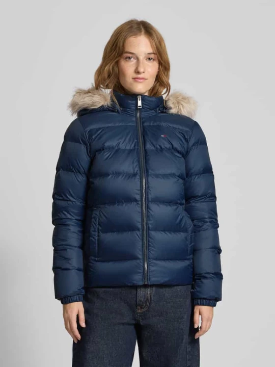 Zdjęcie produktu Kurtka puchowa o kroju shaped fit z wyhaftowanym logo Tommy Jeans Granatowy