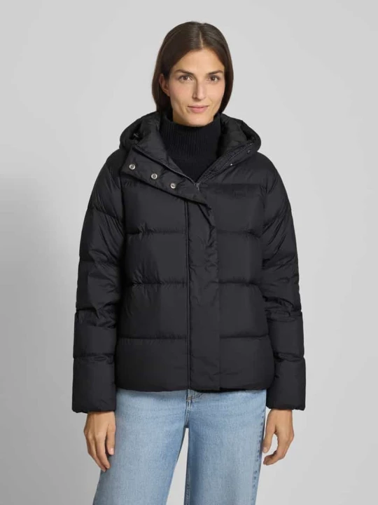 Zdjęcie produktu Kurtka puchowa o kroju slim fit z aplikacją z logo Tommy Hilfiger czarny