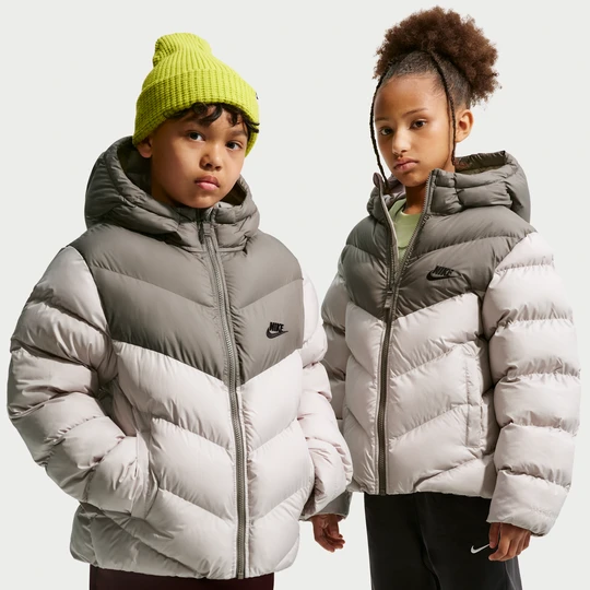 Zdjęcie produktu Kurtka puchowa o luźnym kroju dla dużych dzieci Therma-Fit Nike All Day Play - Brązowy